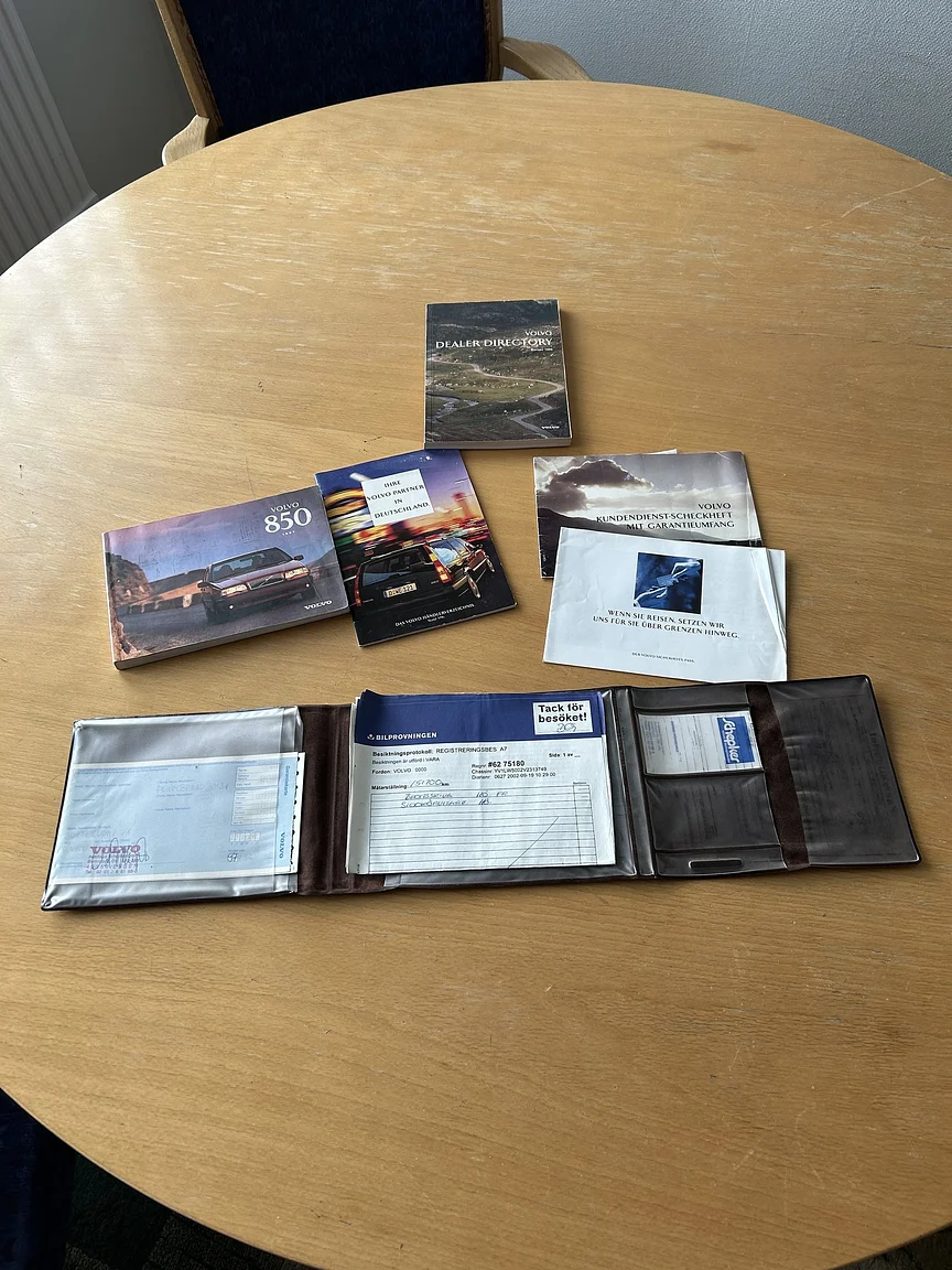 Documentation for 1996 Volvo 850 R Estate (1)