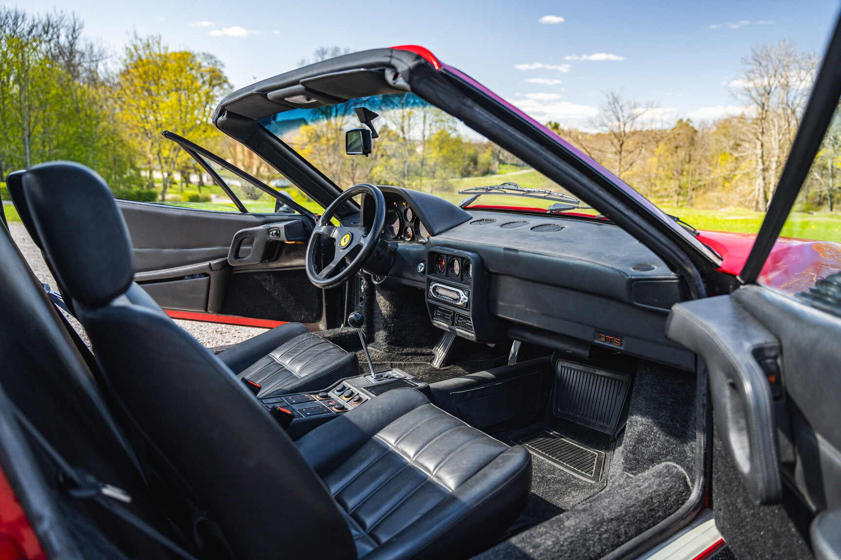 Interiörbild 1989 Ferrari 328 GTS
