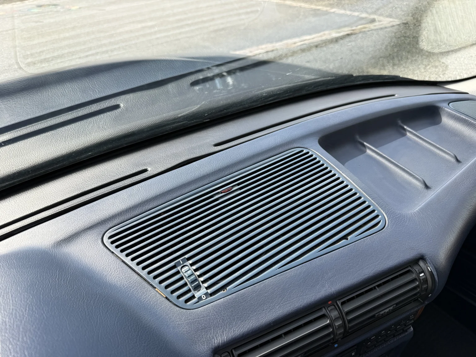 Innenraumfoto von 1990 BMW 750i (25)