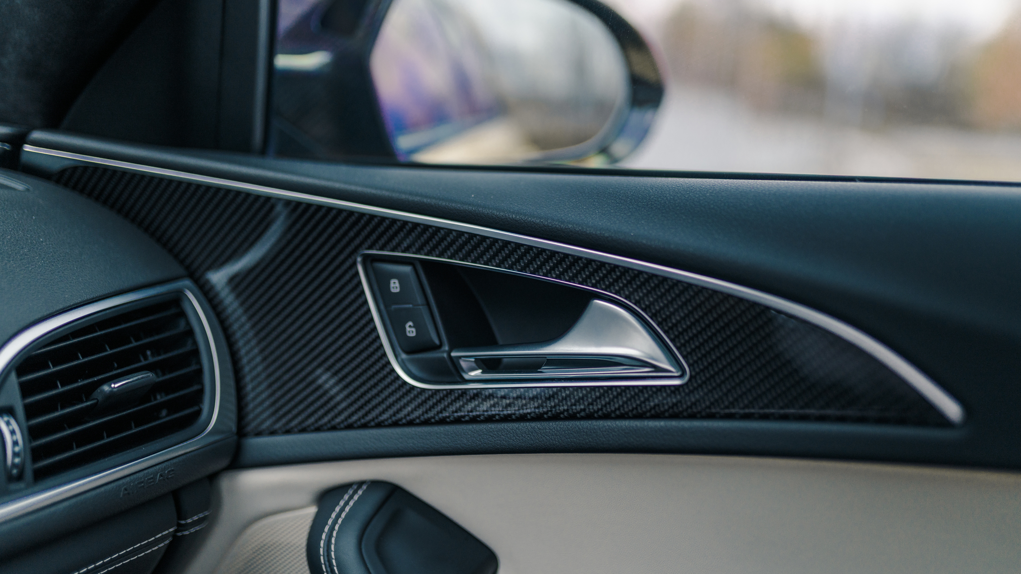 Interior image of 2016 Audi RS6 Avant Exclusive (32)