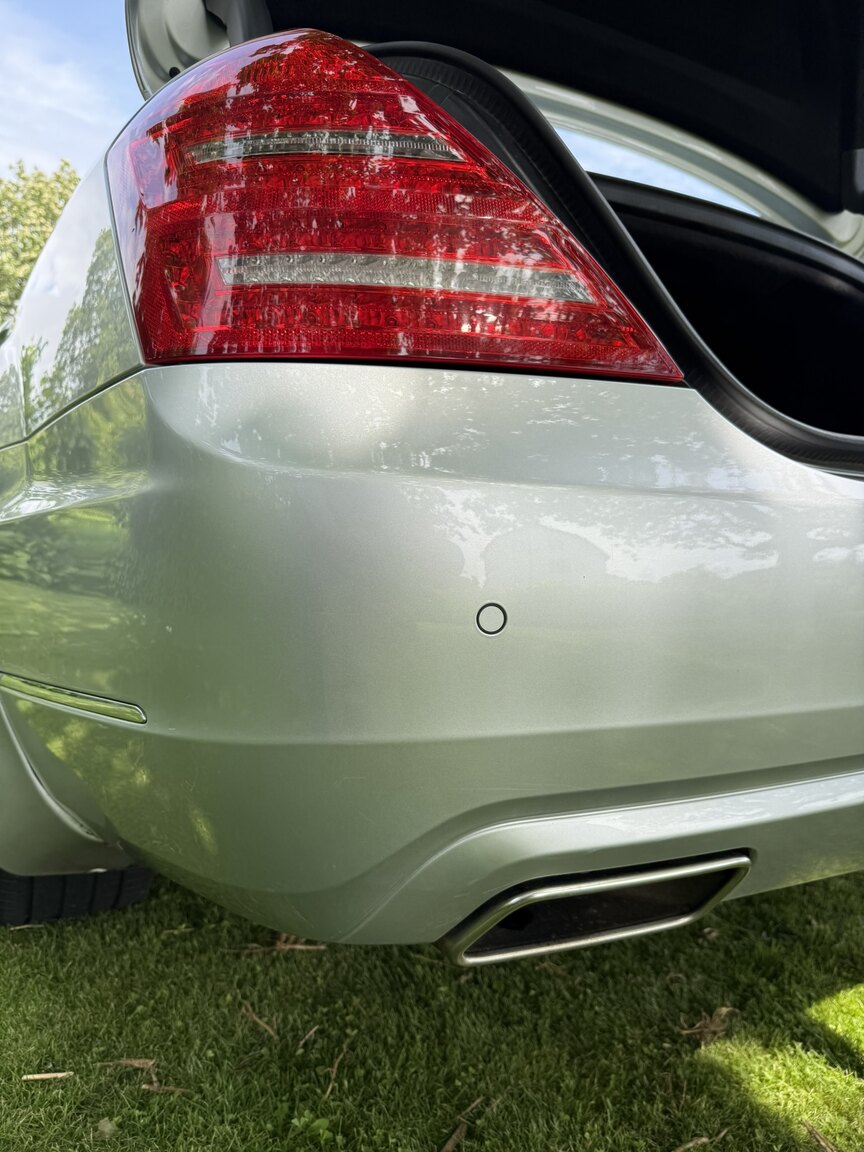 Exterior image of 2011 Mercedes-Benz S 500 4MATIC 