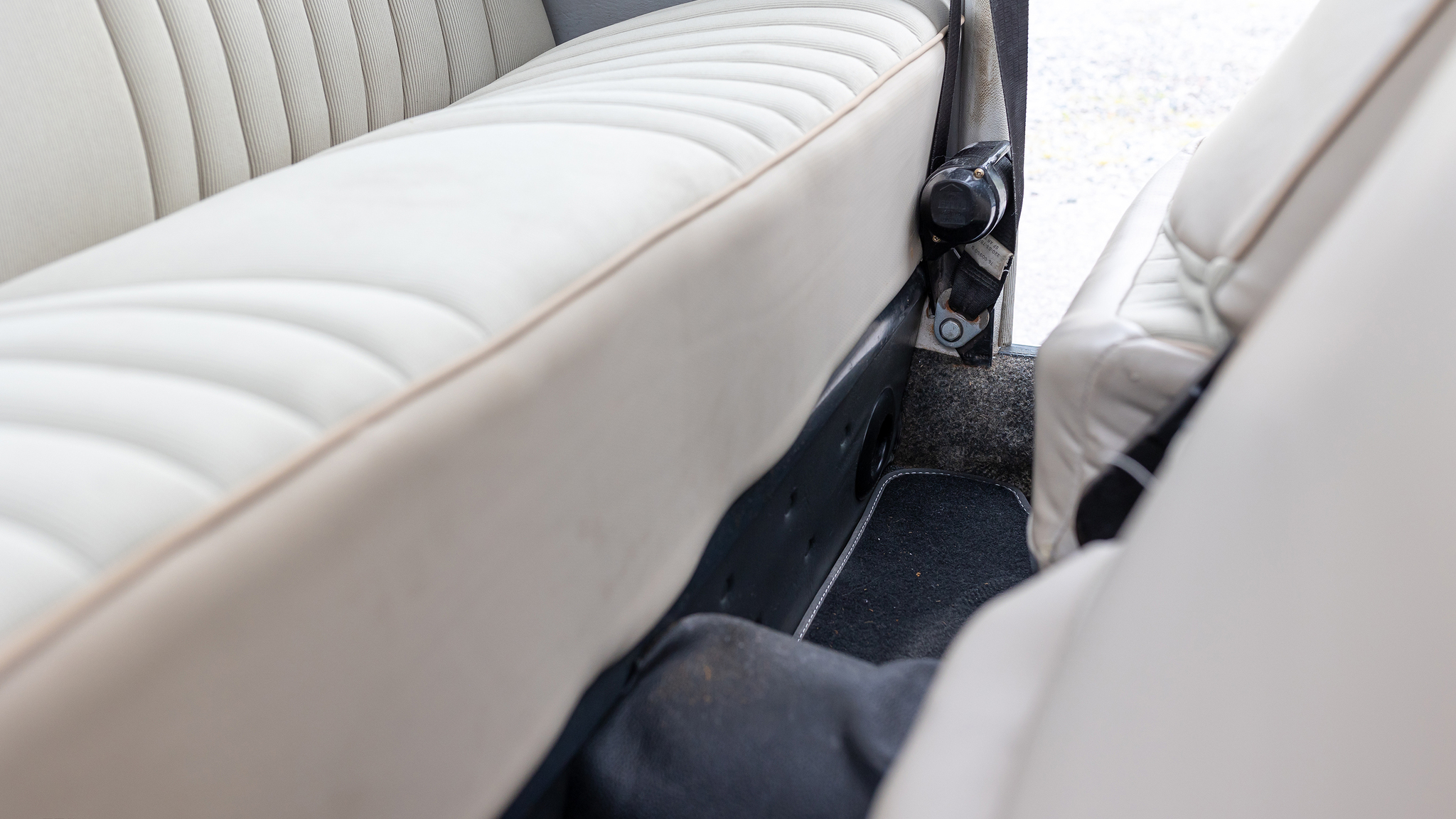 Interior image of 1973 Volkswagen Beetle 1303S 1600 (19)