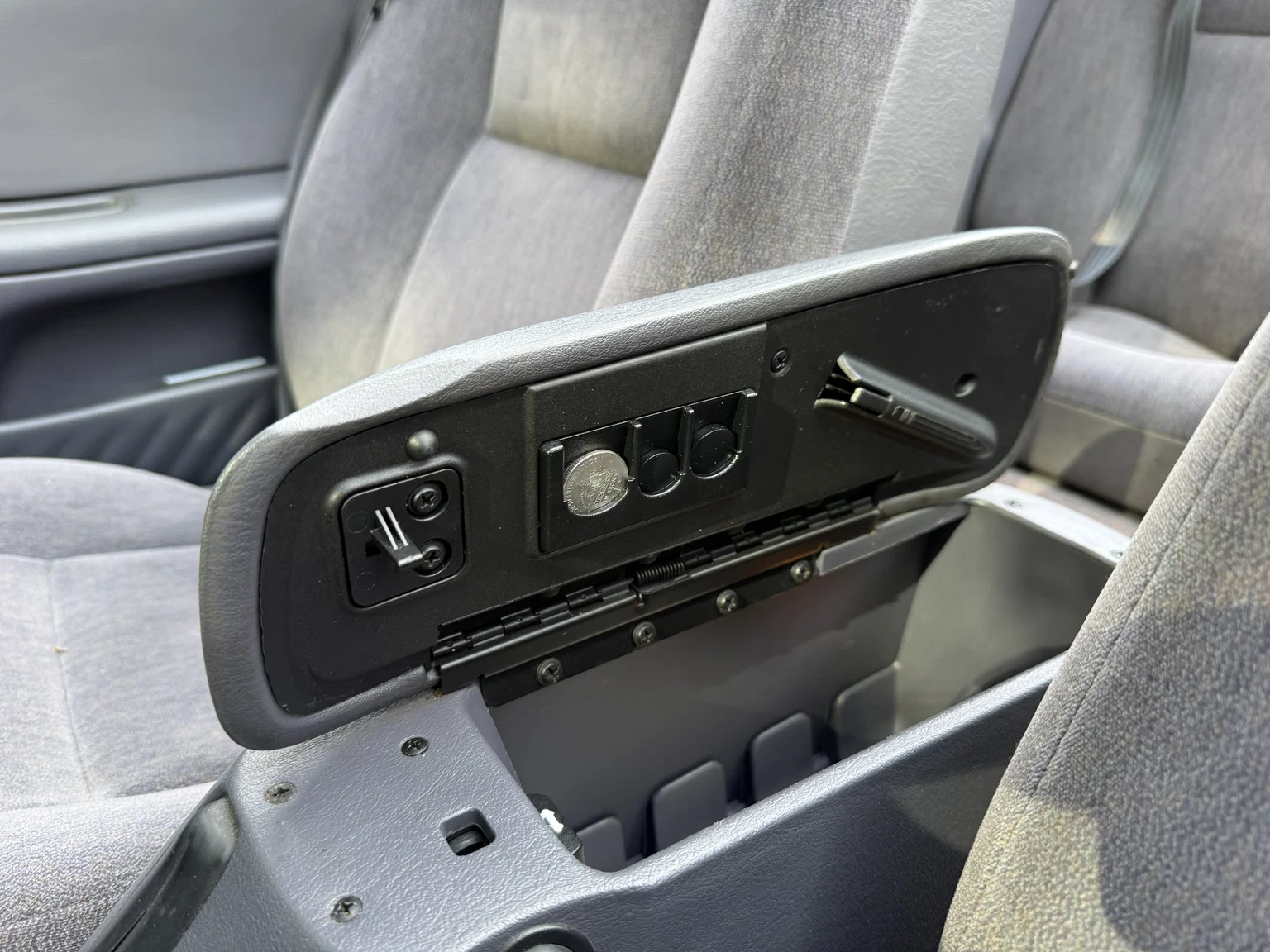 Interior image of 1997 Chrysler Sebring Cabriolet (51)