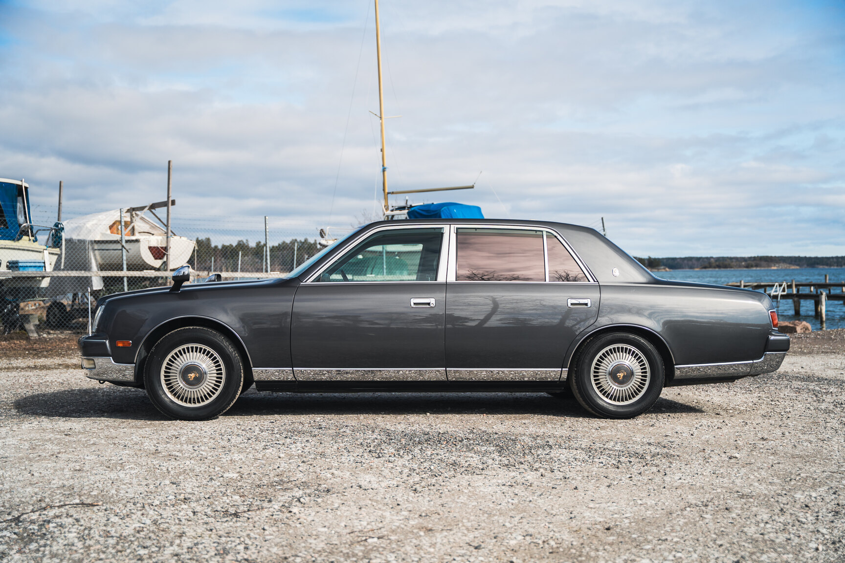 Exteriörbild på 2000 Toyota Century