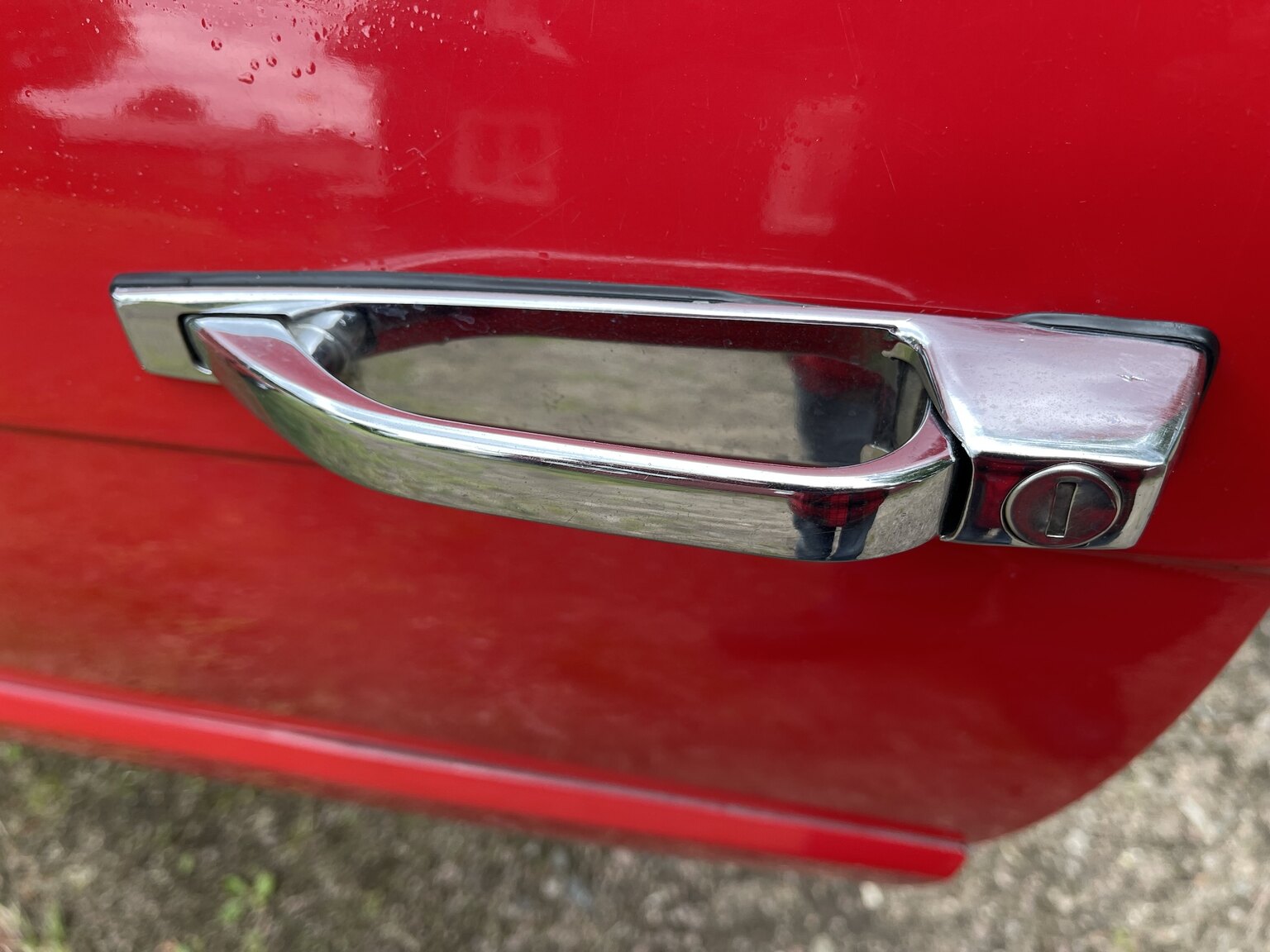 Exteriörbild på 1973 Mercedes 350 SLC