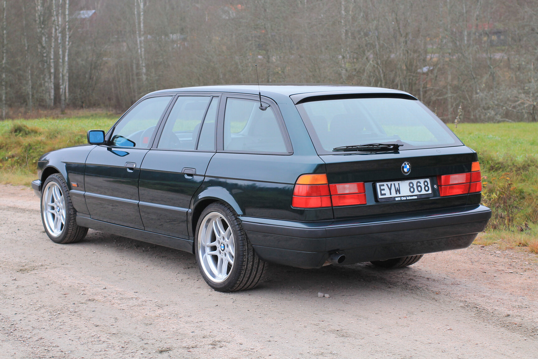 Exterior image of 1996 BMW 520i Touring