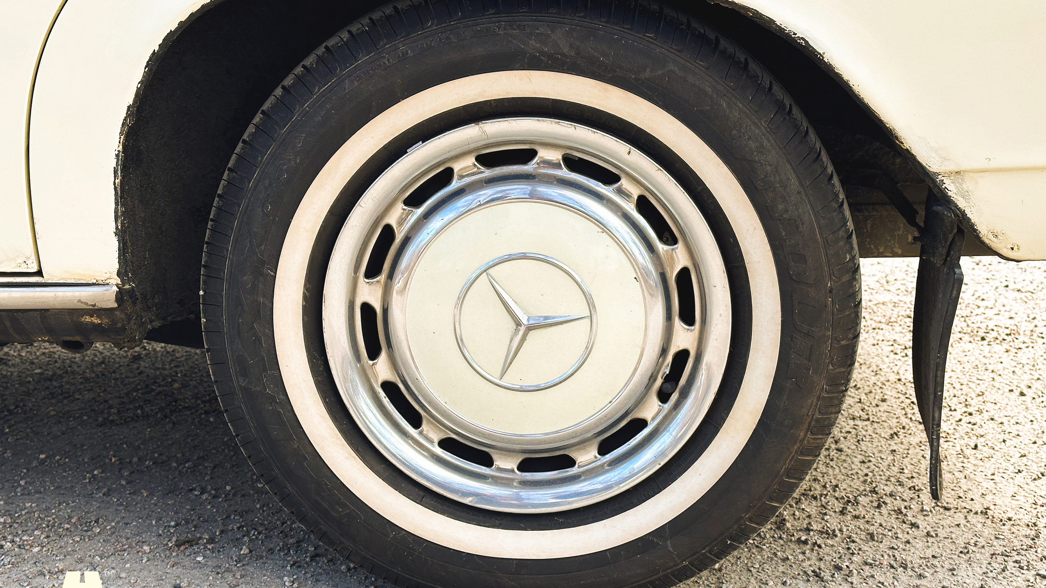 Exterior image of 1972 Mercedes-Benz 200