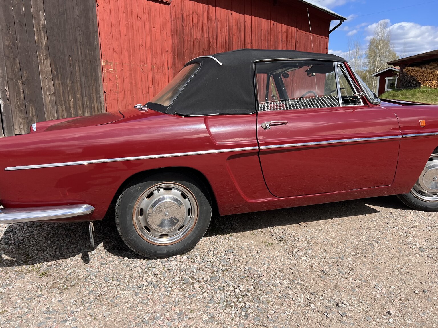 Exterior image of 1967 Renault Caravelle Coupé