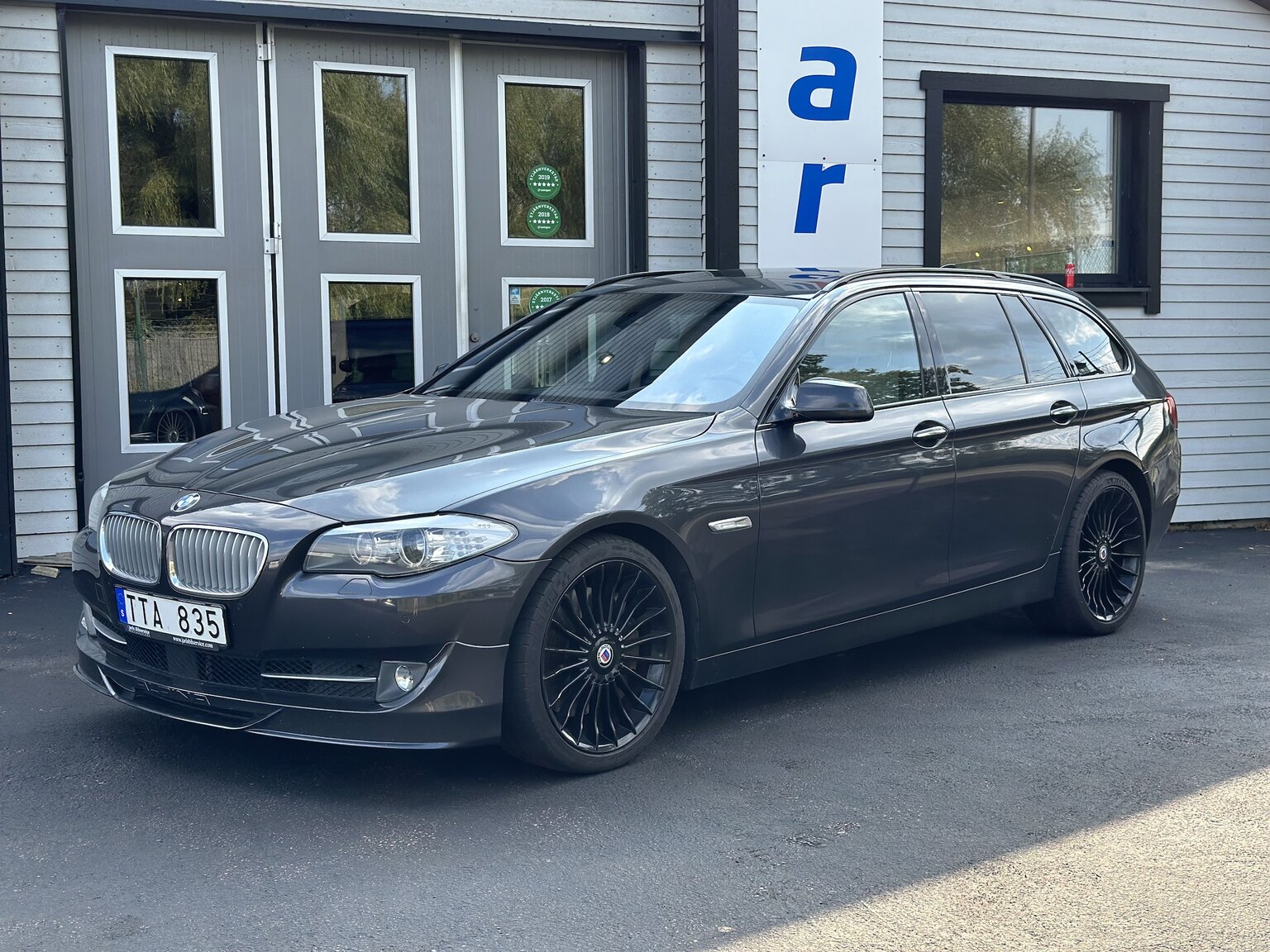 Exterior image of 2011 ALPINA B5 Bi-Turbo Touring Switch-Tronic