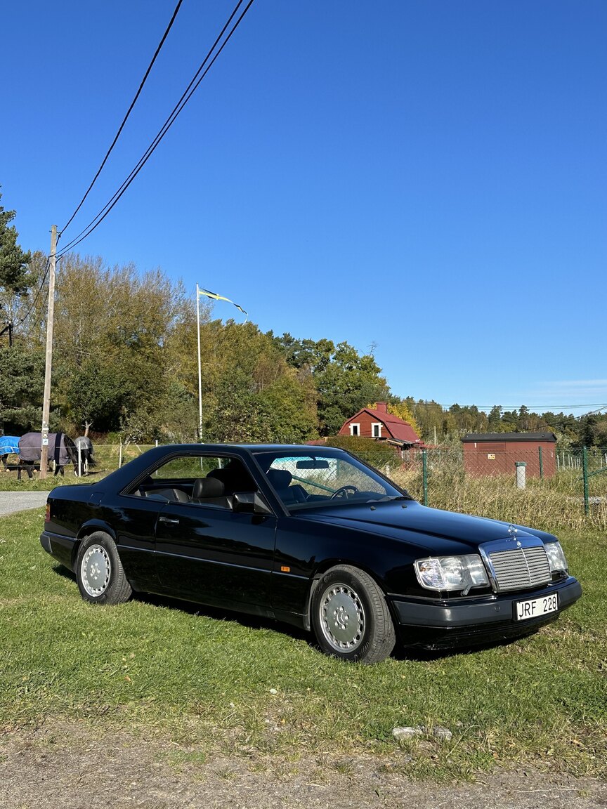 Exteriörbild på 1990 Mercedes-Benz 300 CE 24V