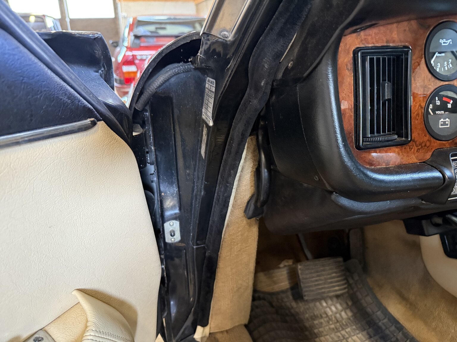 Interior image of 1990 Jaguar Daimler Double six