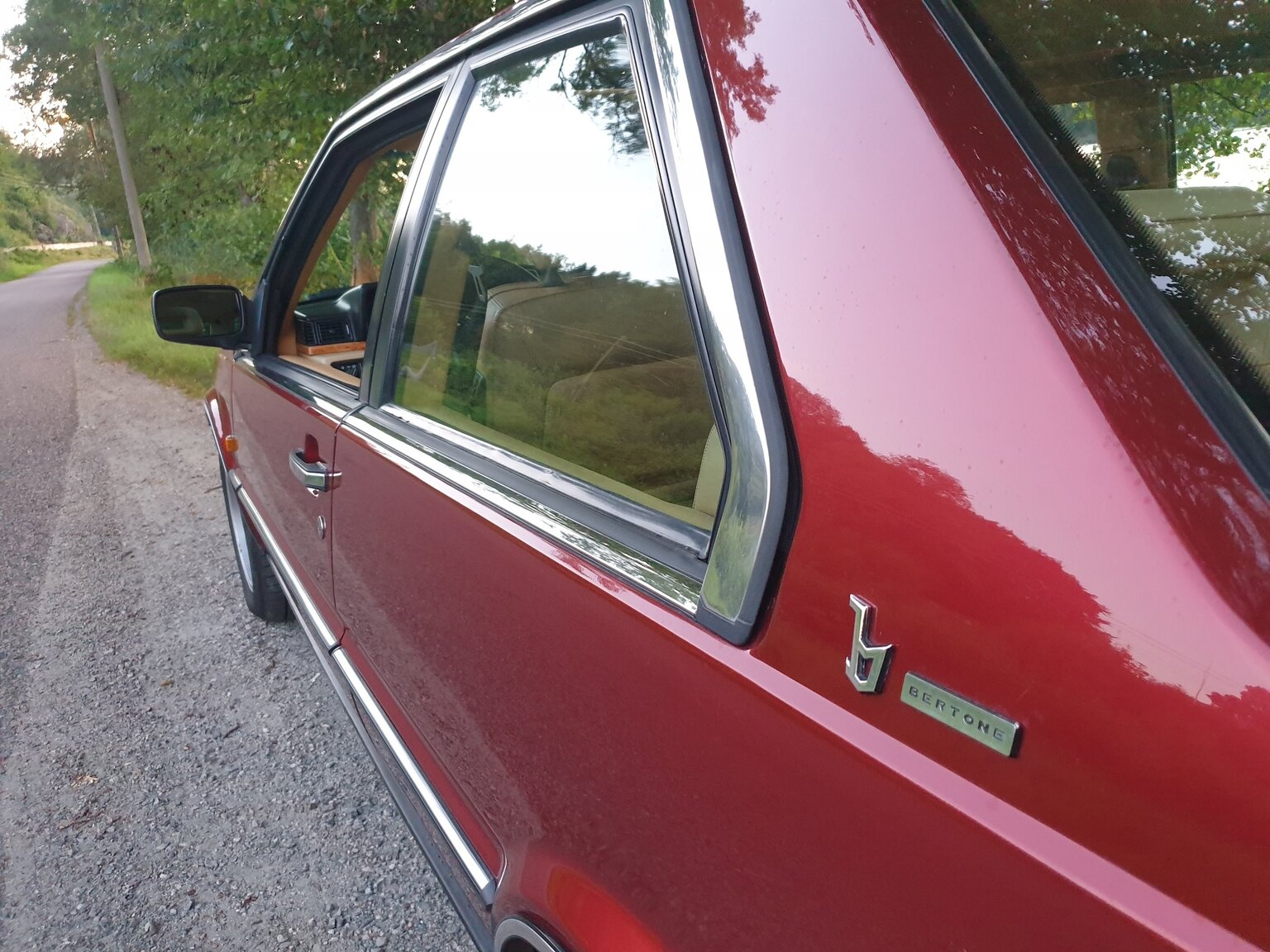 Exterior image of 1990 Volvo 780 Bertone
