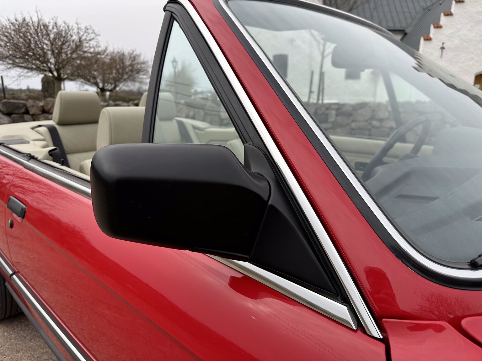 Exterior image of 1987 BMW 325i Convertible (56)