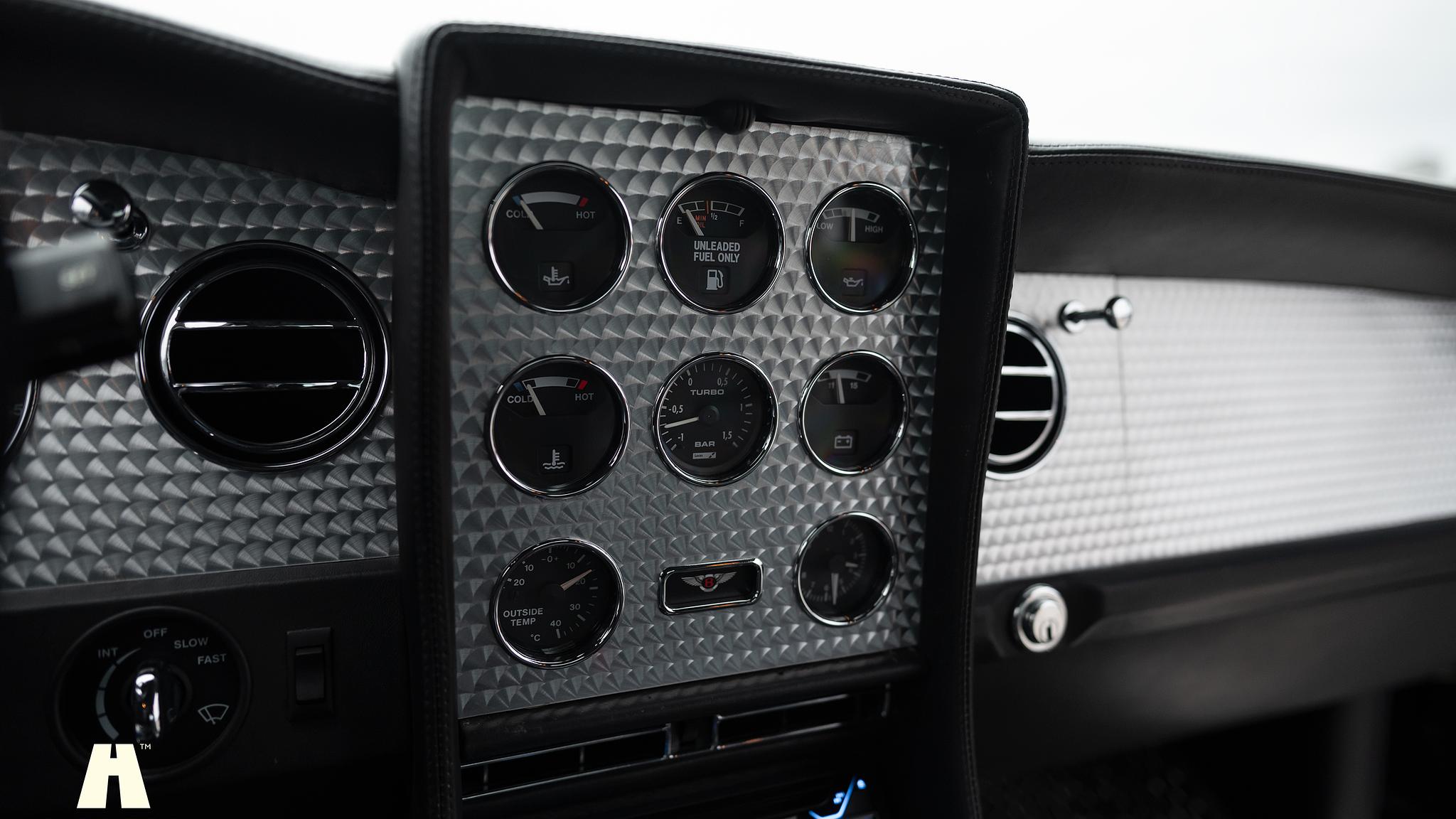 Interior image of 1997 Bentley Continental T (13)