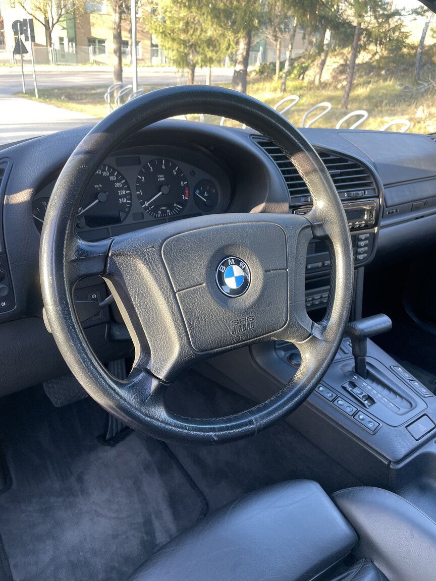 Interior image of 1995 BMW 328 iA Convertible