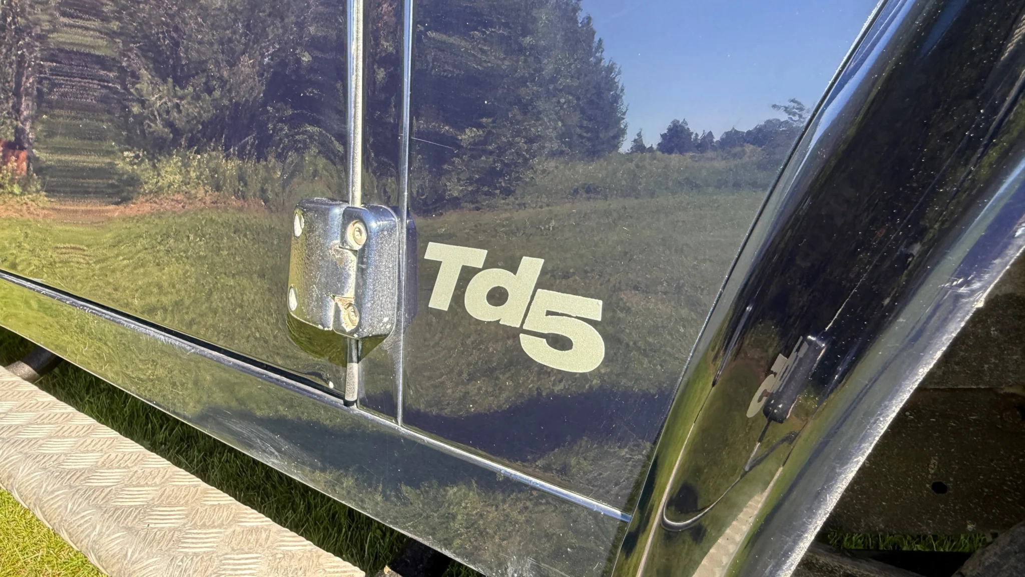 Exterior image of 2002 Land Rover Defender 110 Kombi Td5 (25)