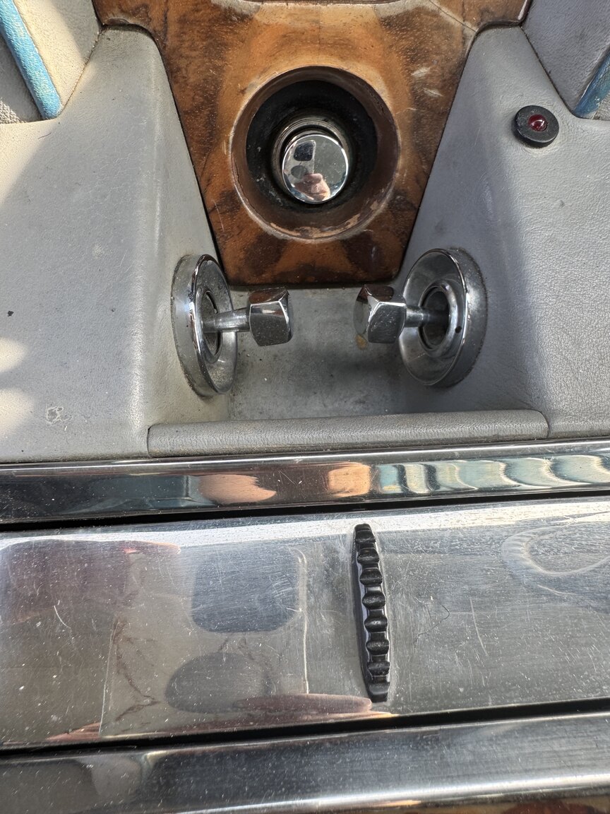 Interior image of 1976 Rolls-Royce Silver Shadow
