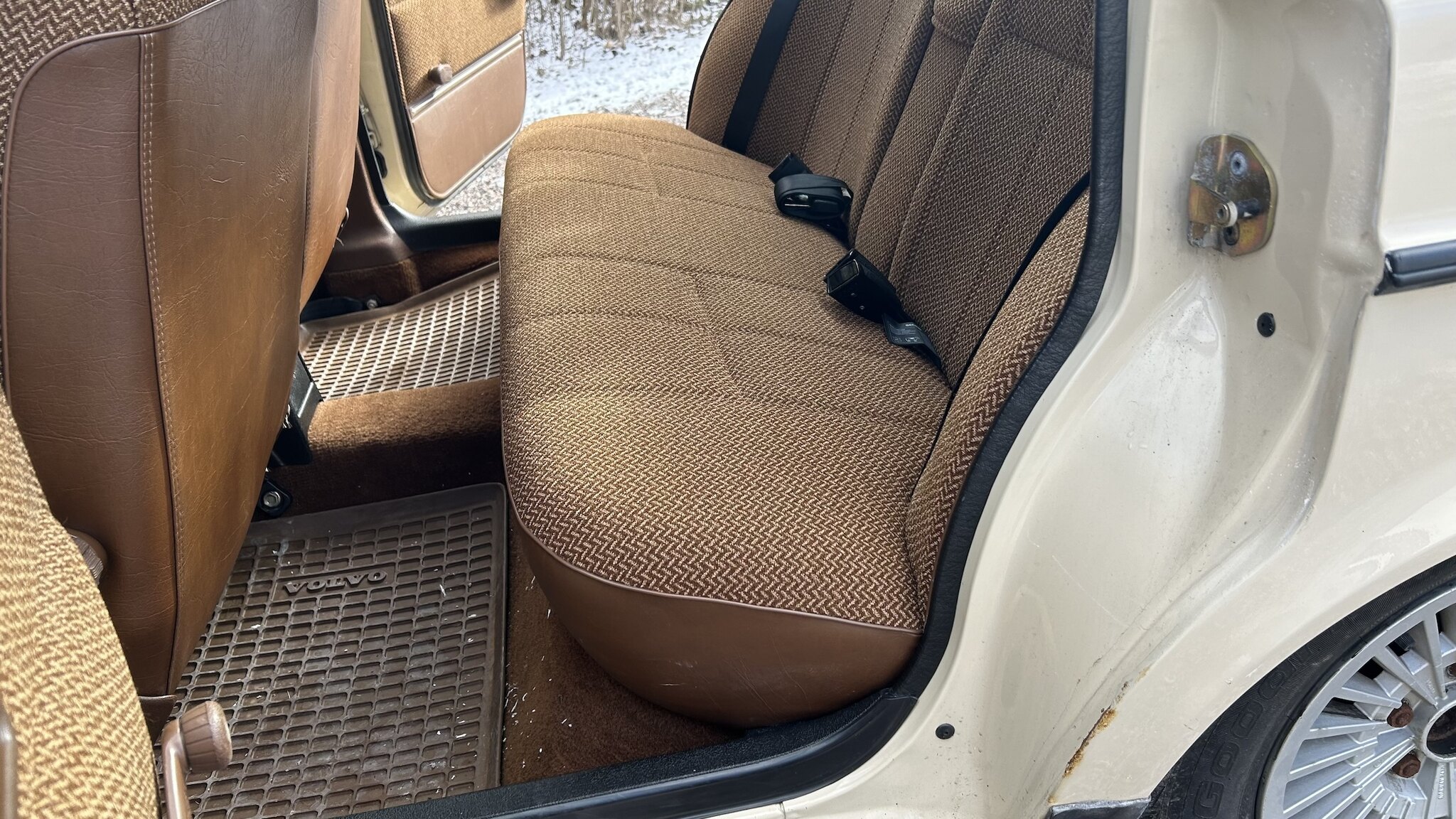 Interior image of 1987 Volvo 244
