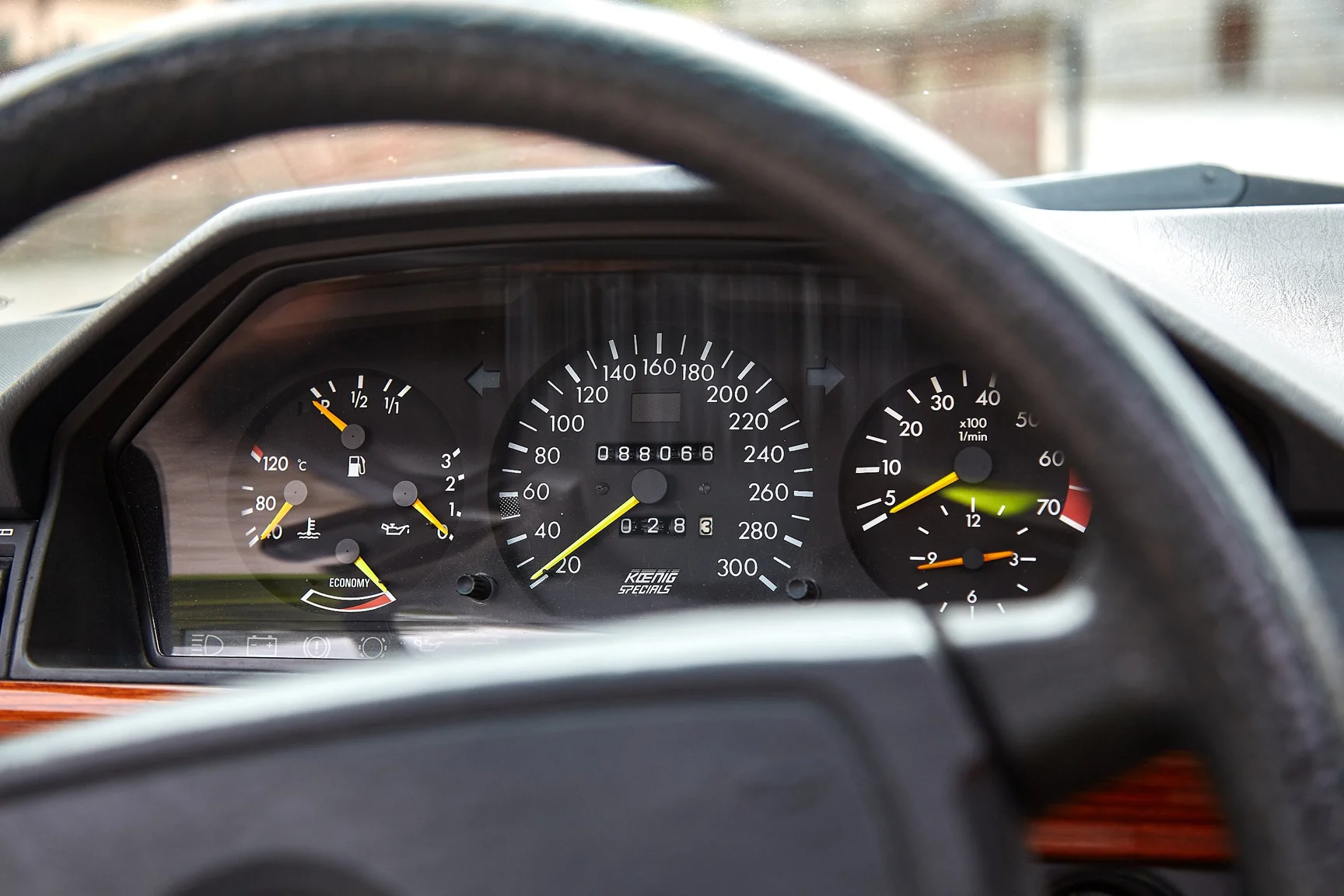 Interiörbild 1989 Mercedes Benz 300 CE Coupé 1989 Koenig Specials (15)