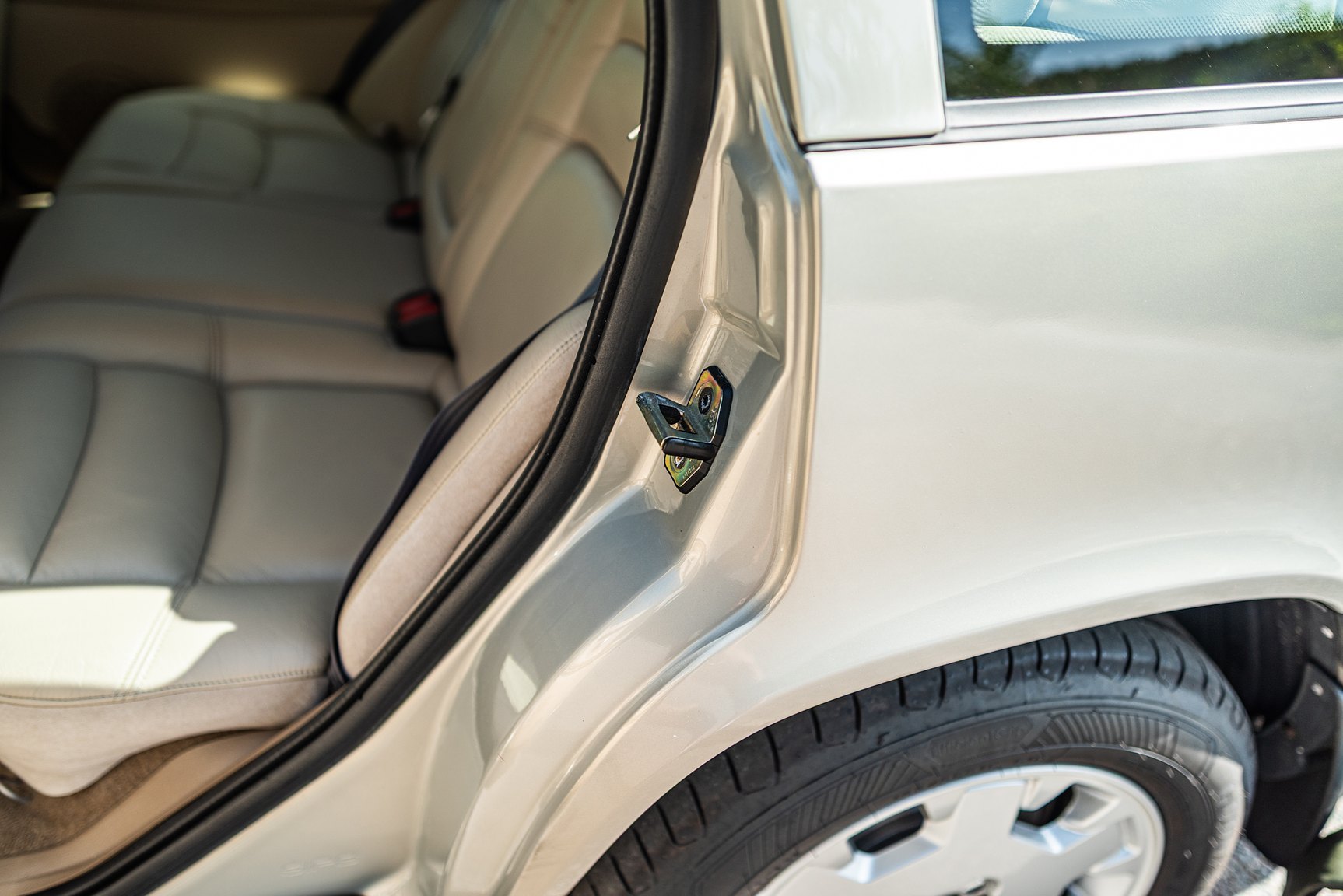 Interior image of 2000 Volvo V70 XC 2.4 T AWD 