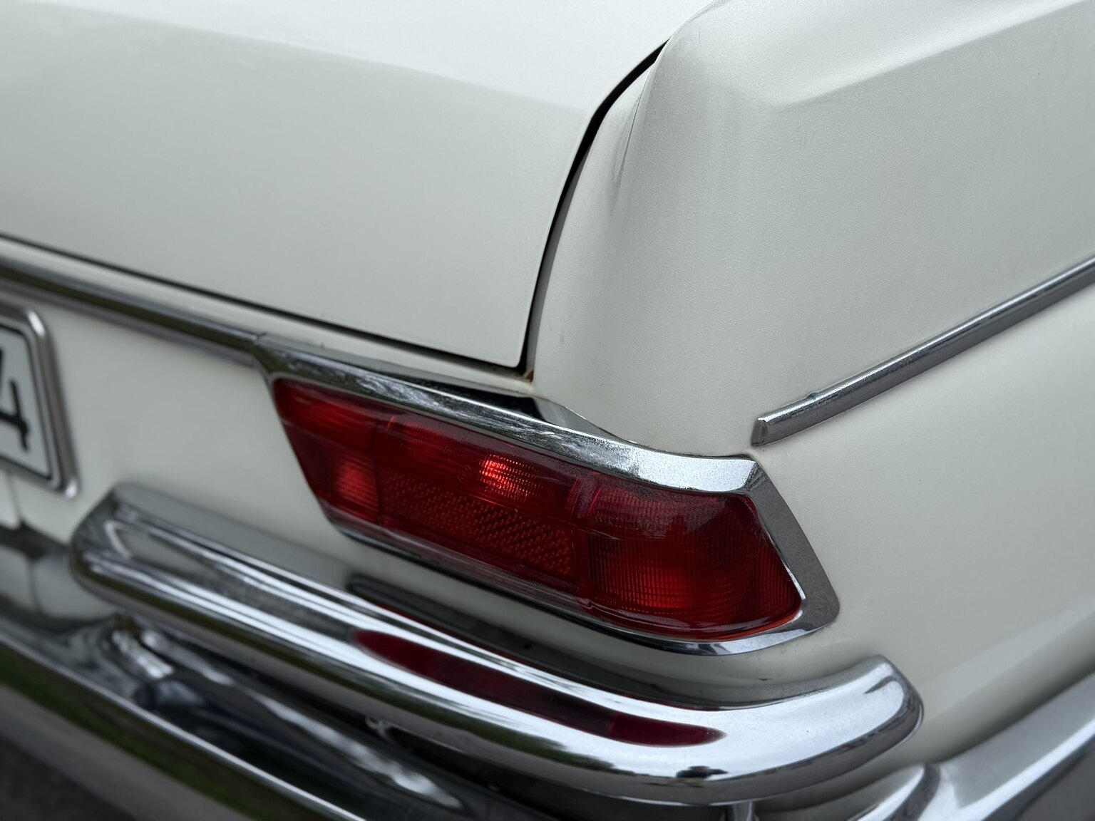 Exterior image of 1963 Mercedes-Benz 220 SE