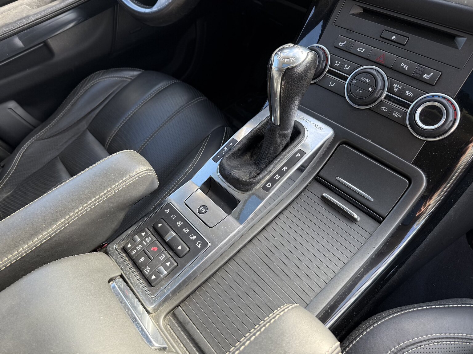 Interiörbild 2012 Land Rover Range Rover Sport V8