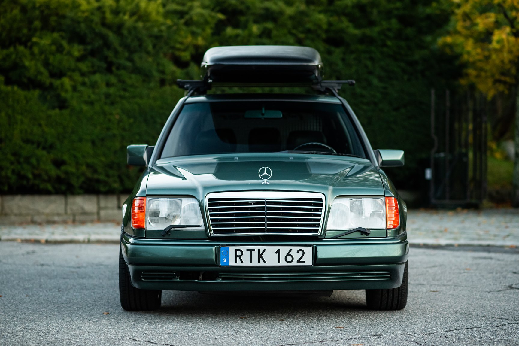 Exterior image of 1996 MERCEDES-BENZ E 320 T