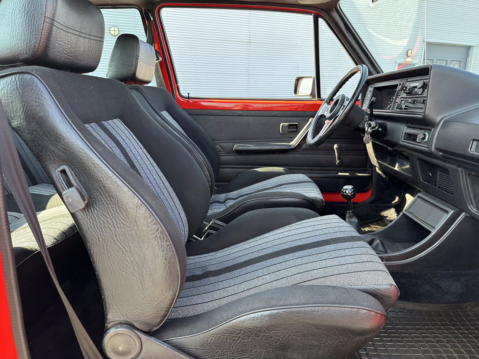 Innenraumfoto von 1984 Volkswagen Golf GTI