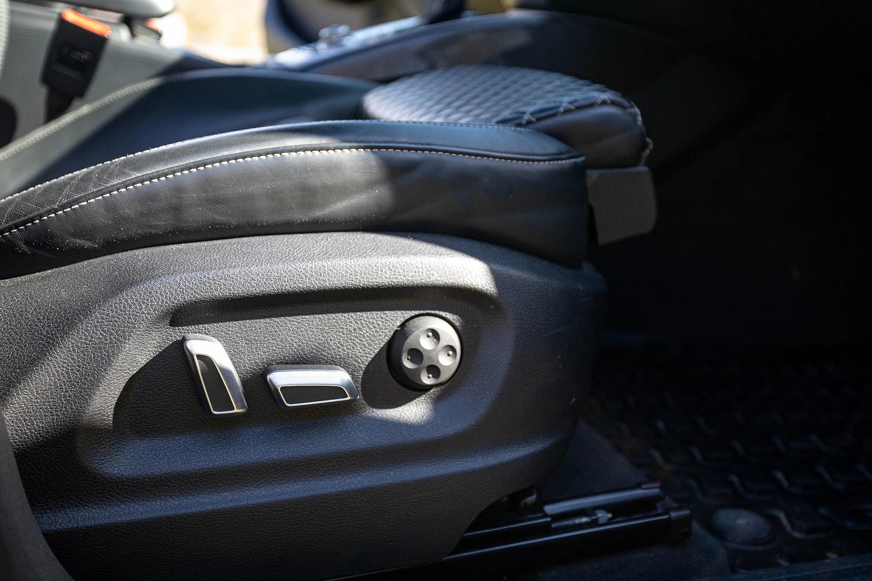 Innenraumfoto von 2017 Audi SQ 5 Plus TDI (26)