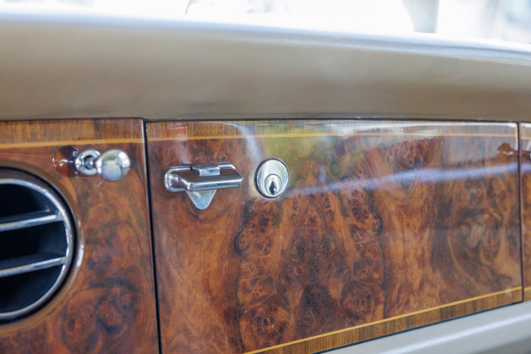 Interior image of 1991 Rolls Royce Silver Spur LWB