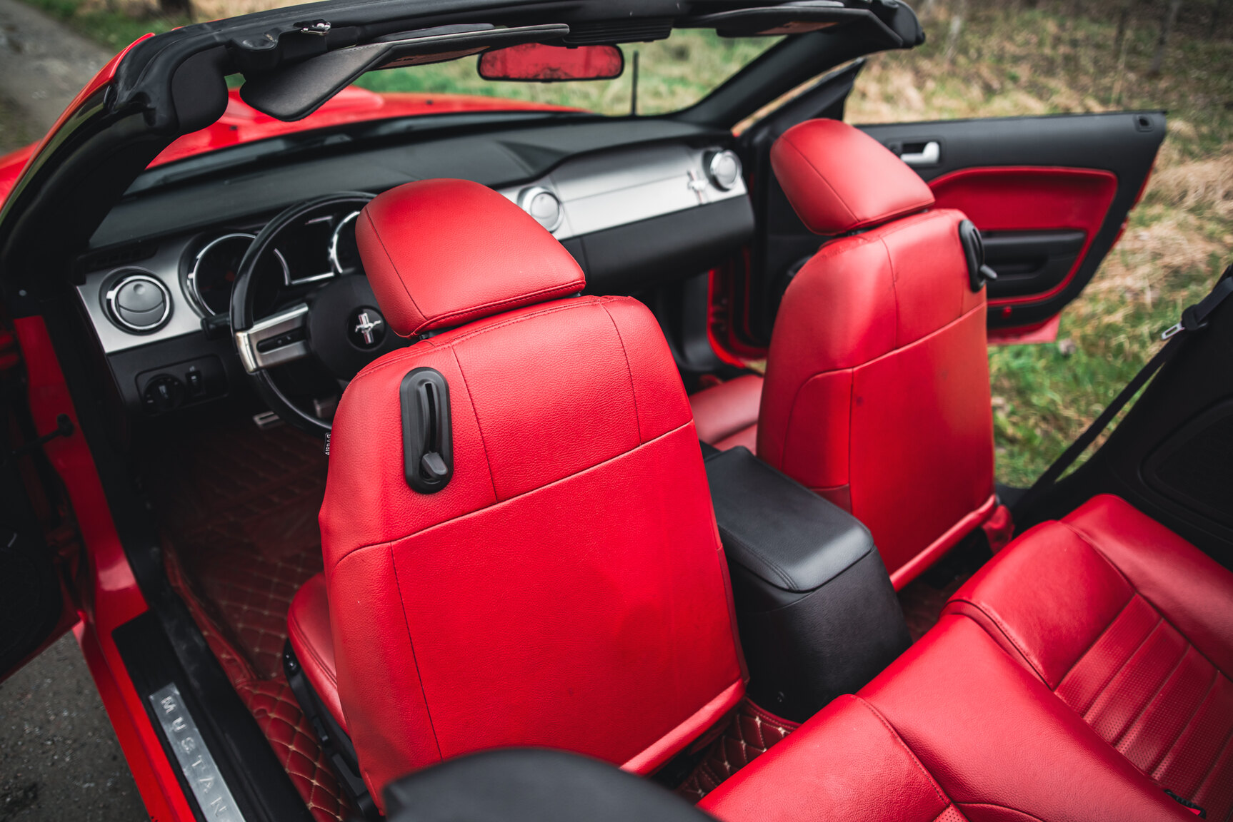 Interior image of 2009 Ford Mustang V8 GT Convertible