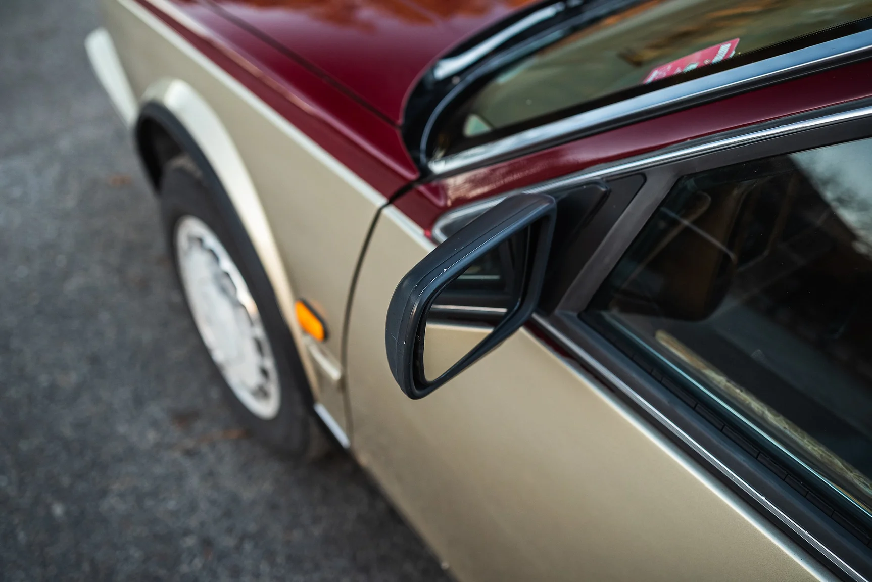 Exterior image of 1989 Cadillac Seville (35)