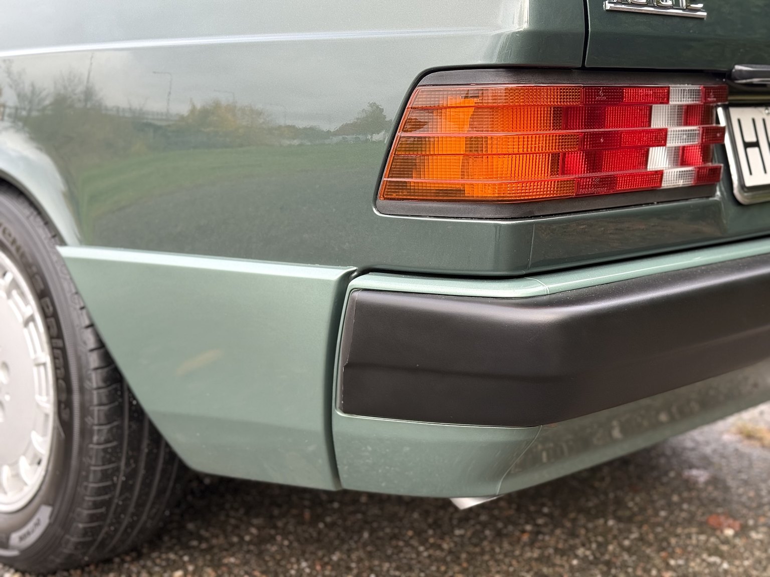 Exteriörbild på 1989 Mercedes-Benz 190 E