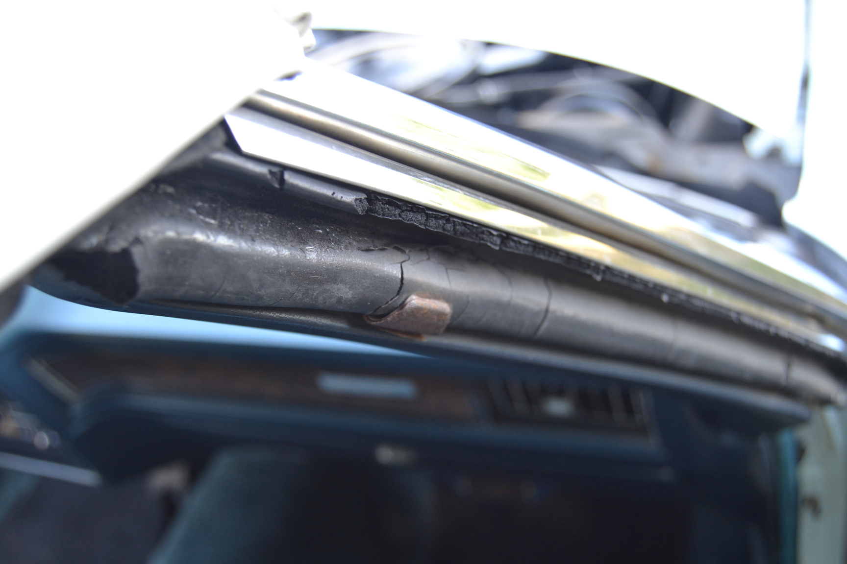 Interior image of 1970 Oldsmobile Ninety eight Convertible (51)