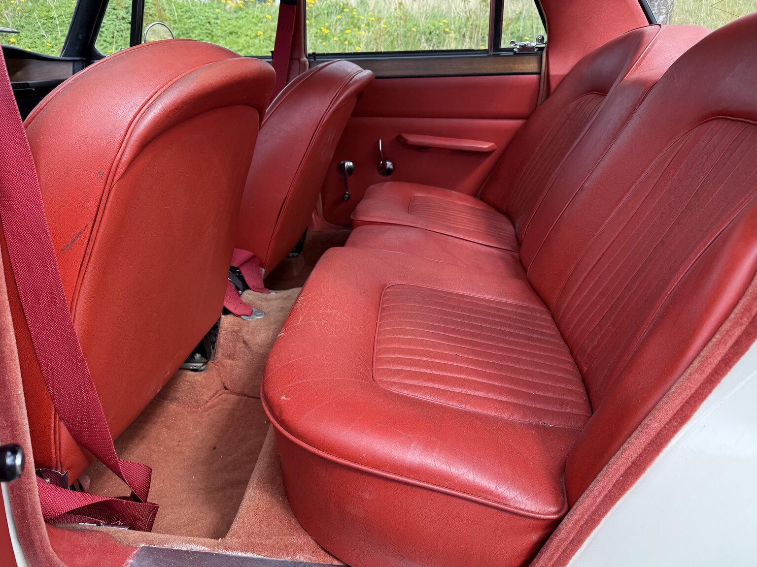 Interior image of 1967 Rover 2000 TC 2.0 OHC
