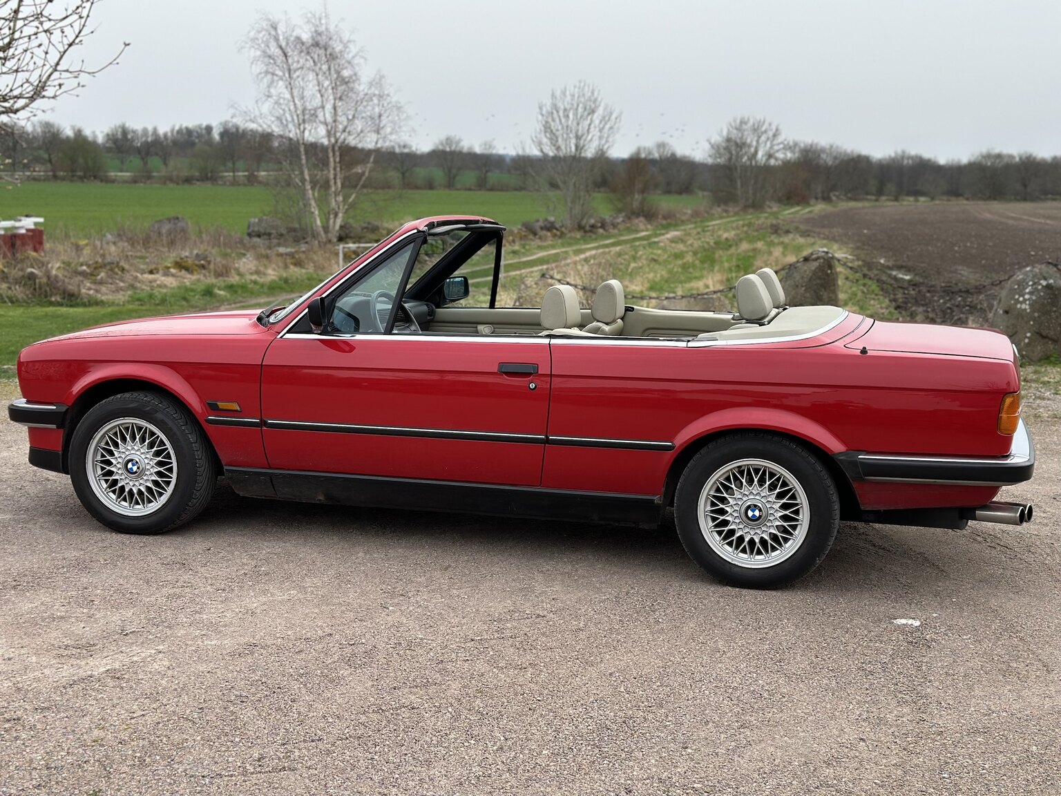 Exterior image of 1987 BMW 325i Convertible (15)