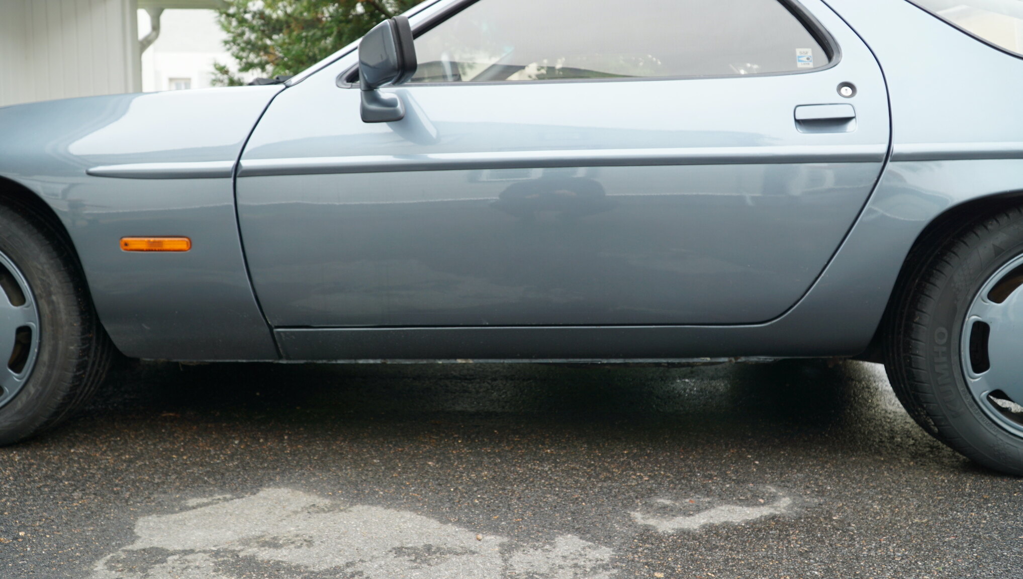 Exteriörbild på 1983 Porsche 928S (47)