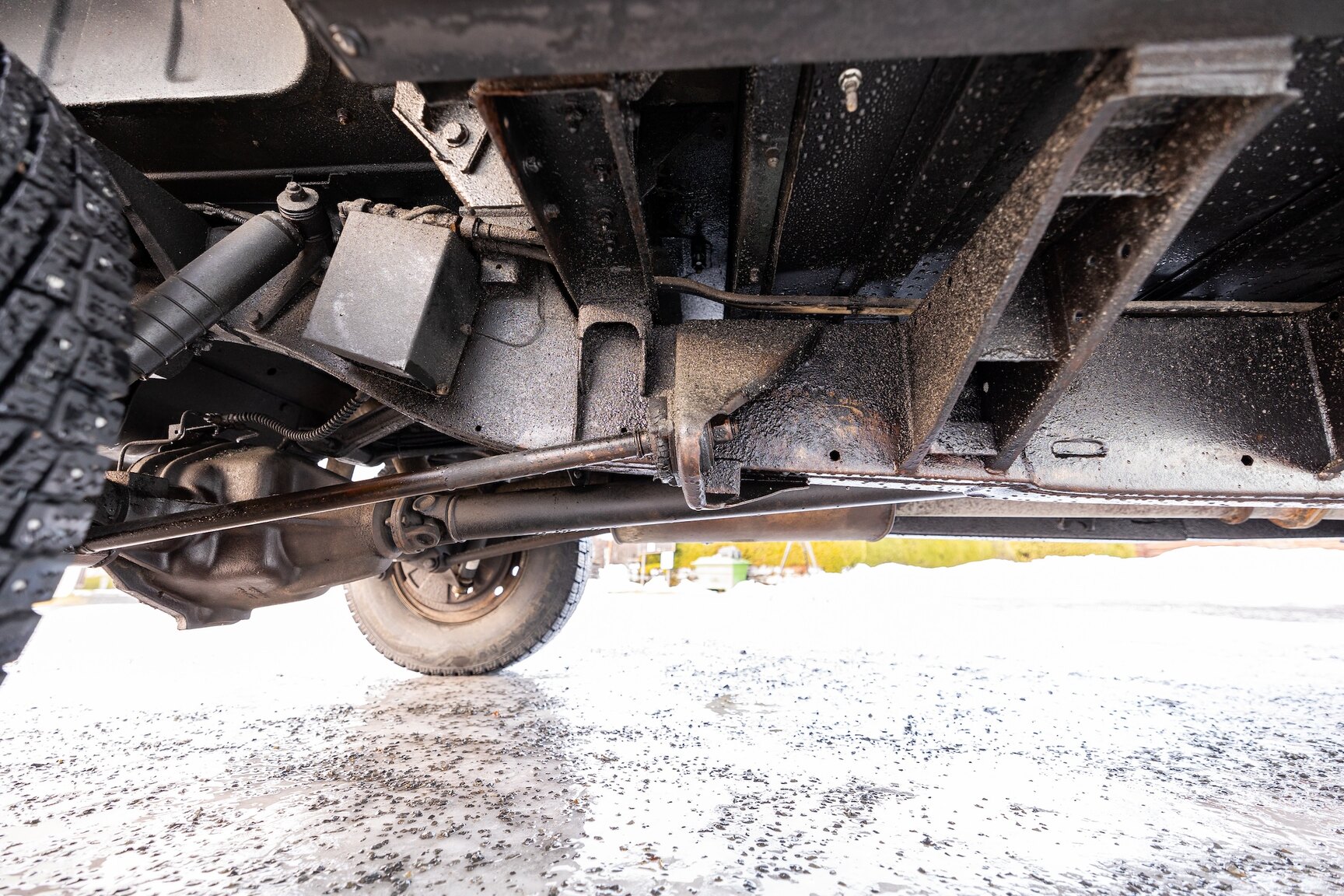 Image of 2000 Land Rover Defender 130 mechanics