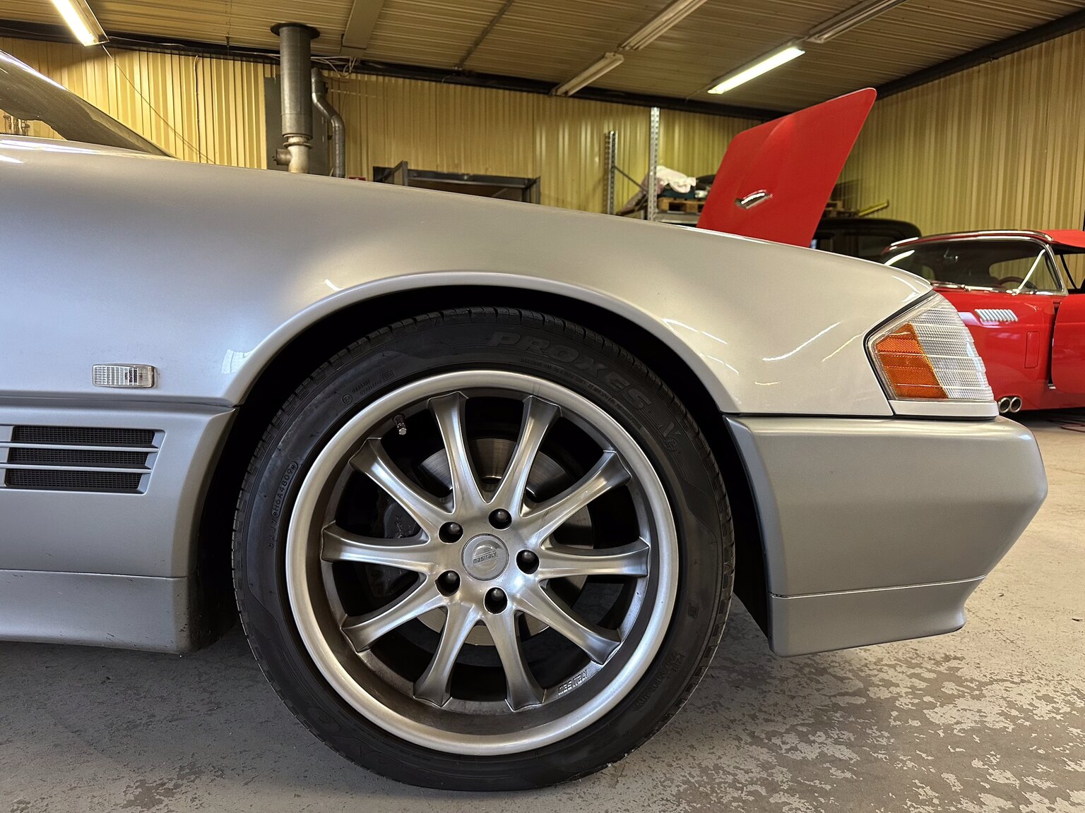 Exteriörbild på 1993 Mercedes-Benz SL 320 (46)