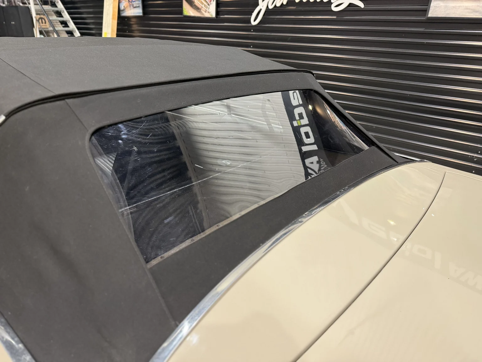 Exteriörbild på 1964 Oldsmobile Cutlass Convertible (41)