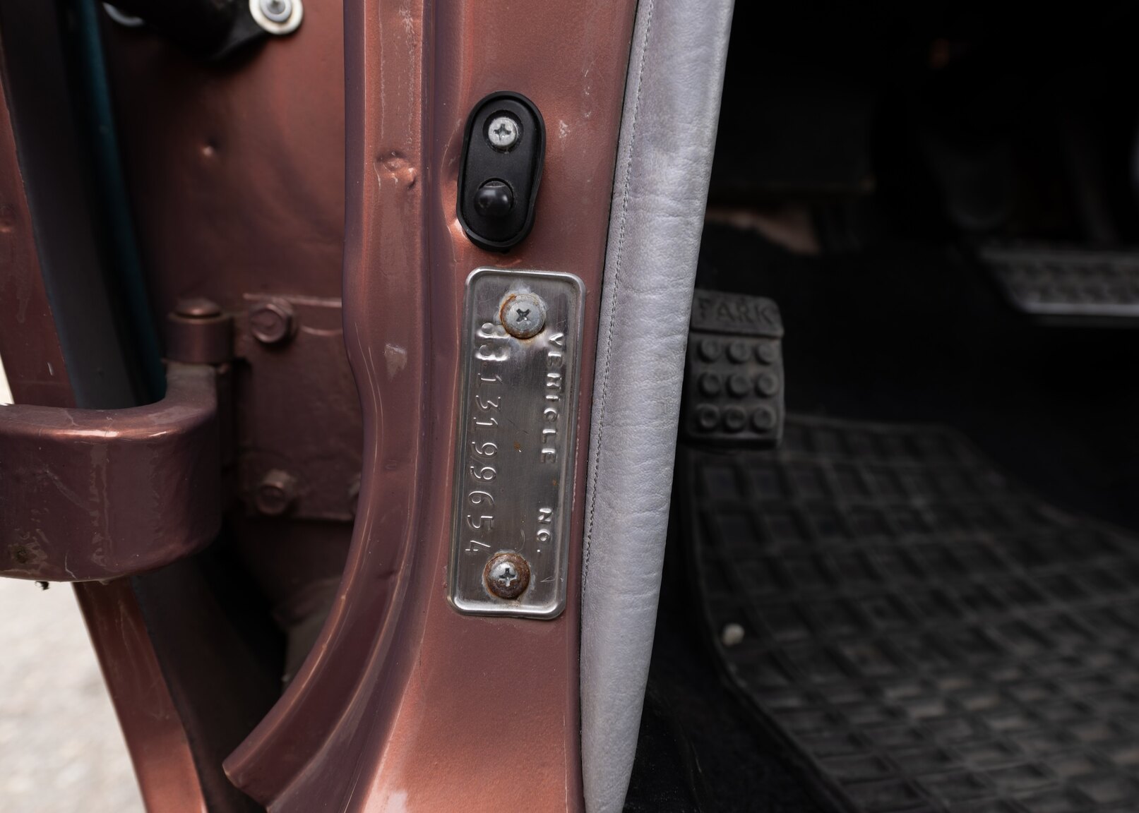 Interior image of 1961 Chrysler New Yorker Sedan (56)