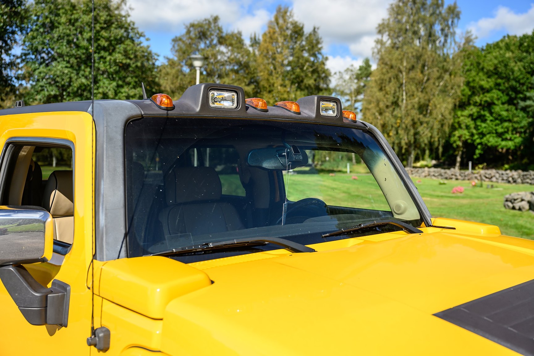 Exterior image of 2006 Hummer H3
