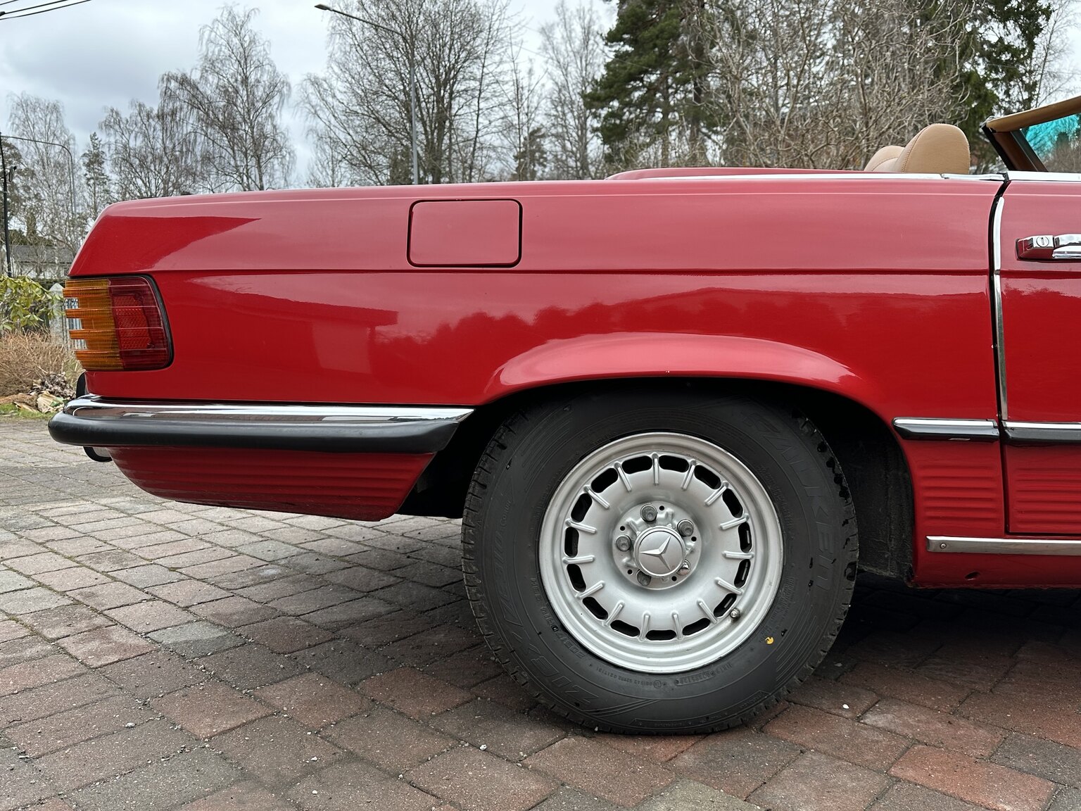 Exterior image of 1973 Mercedes-Benz 450 SL