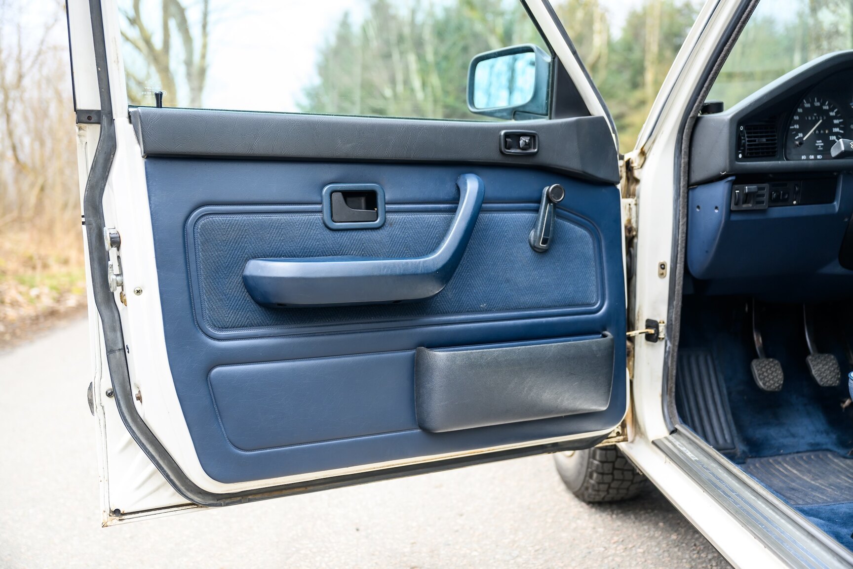 Interior image of 1986 BMW 520i
