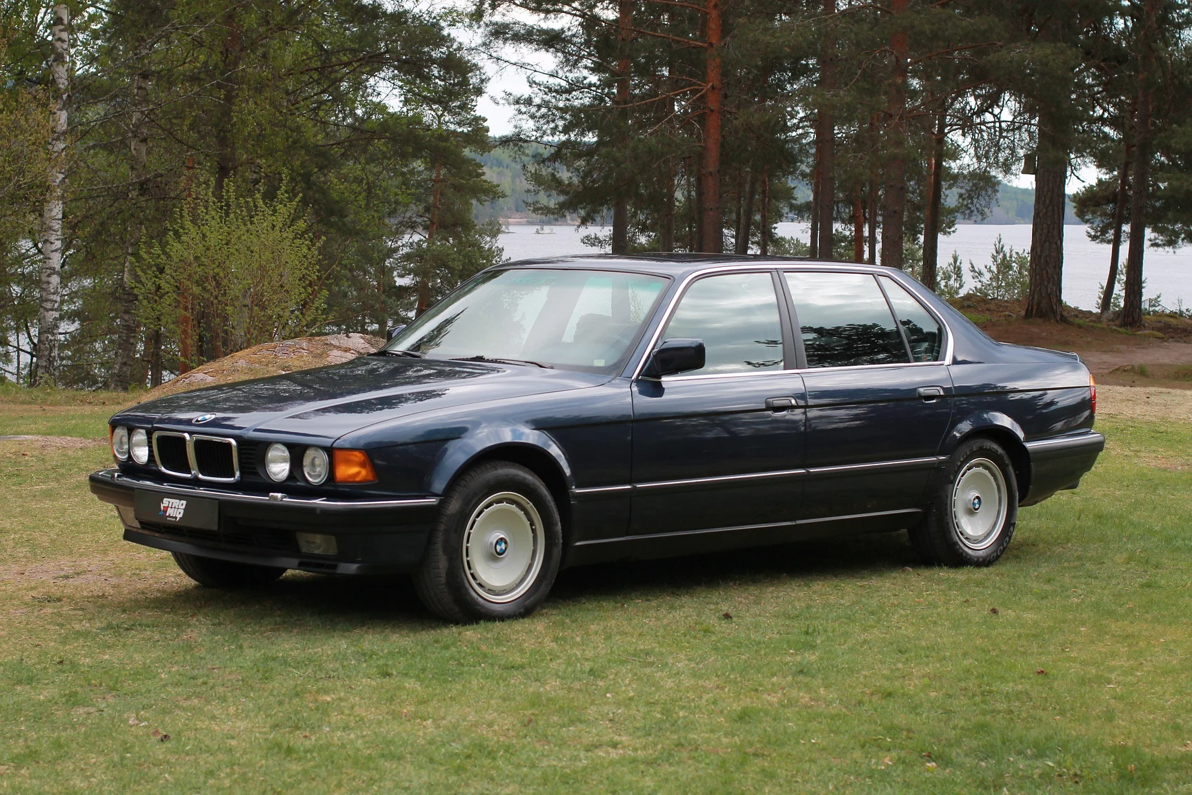Exterior image of 1989 BMW 750iA (26)