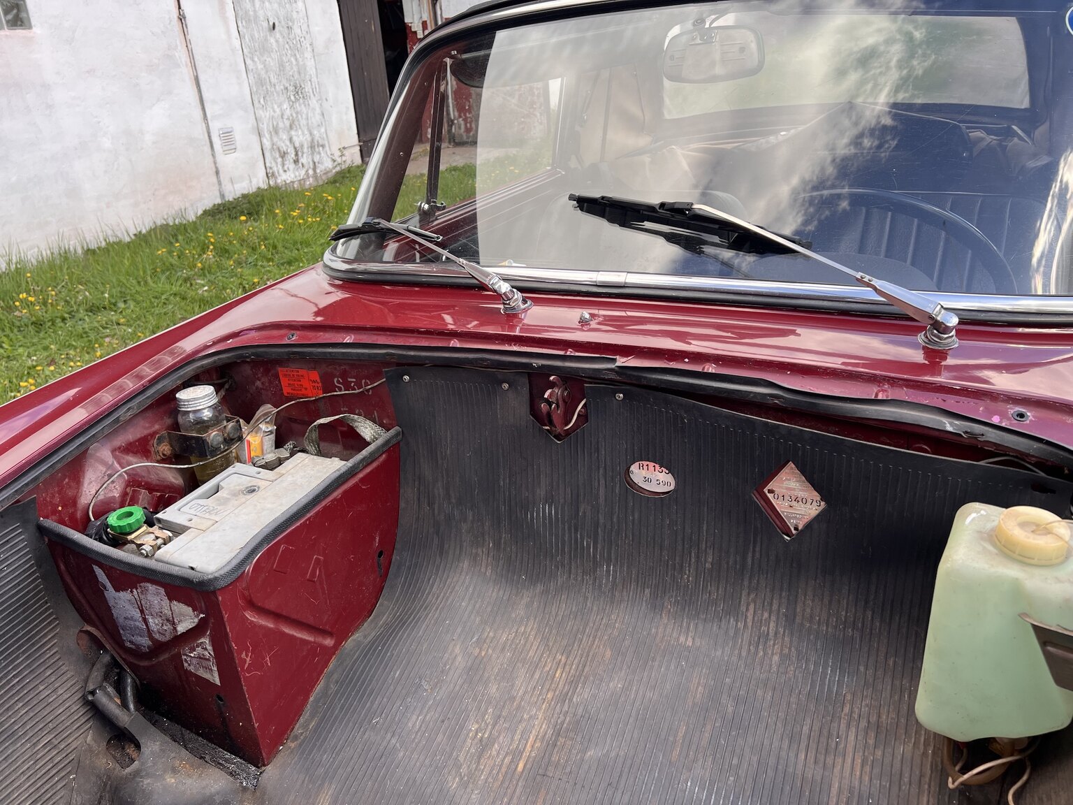 Interior image of 1967 Renault Caravelle Coupé