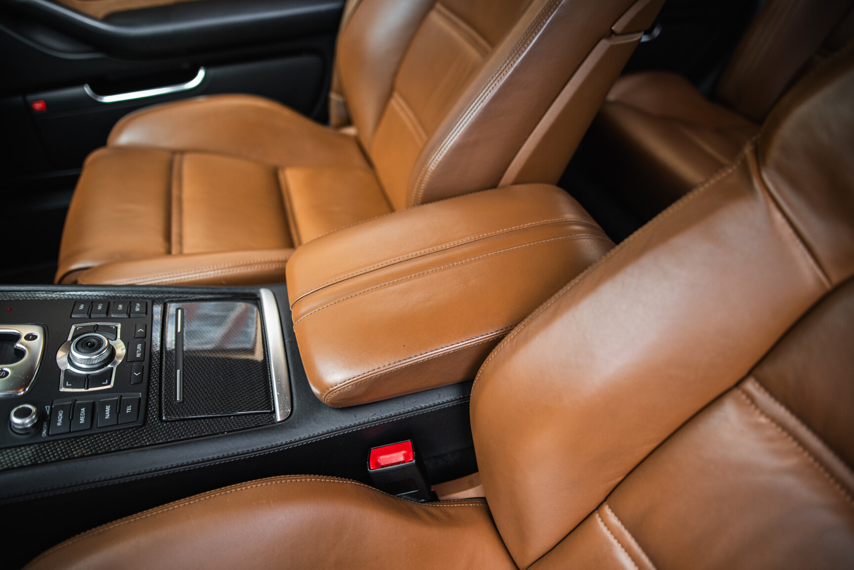 Interior image of 2009 Audi S8 5.2 V10 FSI Quattro