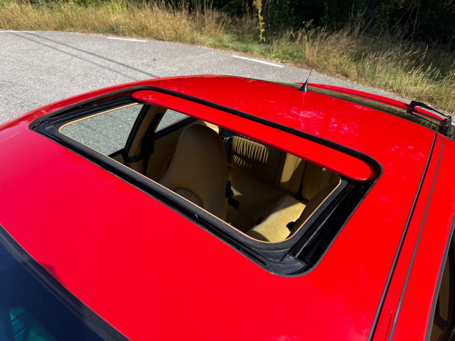 Exterior image of 1998 Porsche 911 Carrera (51)