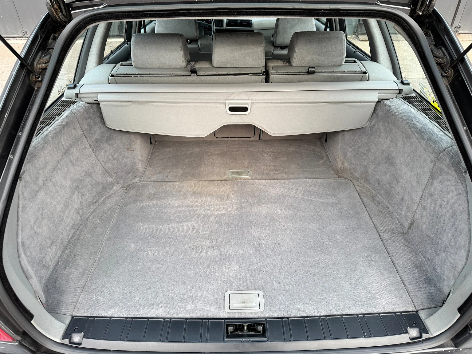 Innenraumfoto von 1993 BMW E34 M5 Touring  (82)