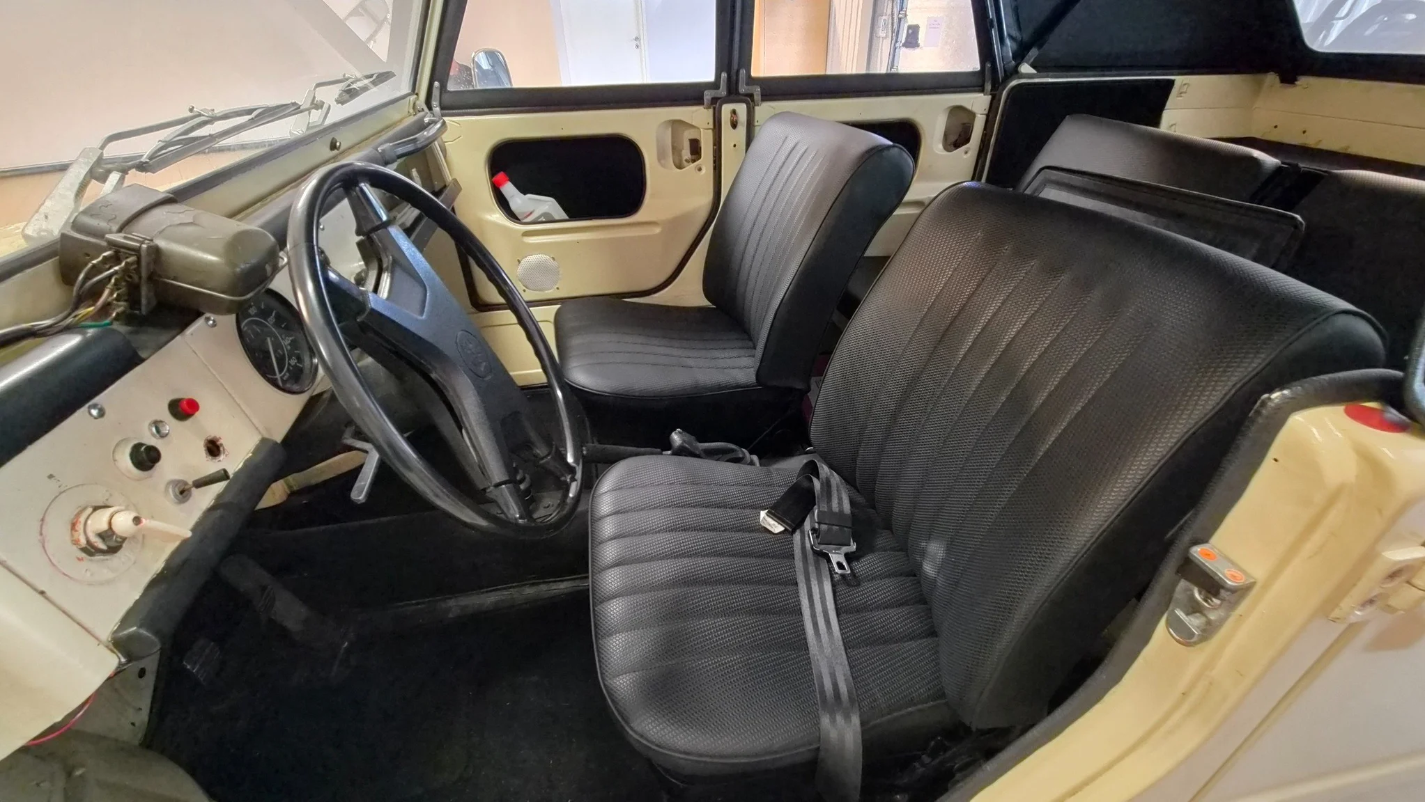 Innenraumfoto von 1973 Volkswagen Type 181 (4)
